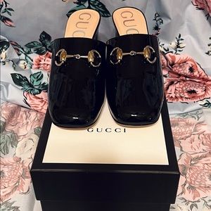 🎊Host Pick🎊GUCCI Patent Leather Mule with horse-bit detail